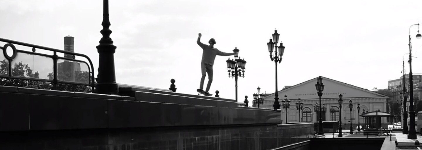 Skateboarding na hranici života a smrti v podání ruského jezdce, kterého nenapodobí snad už nikdo