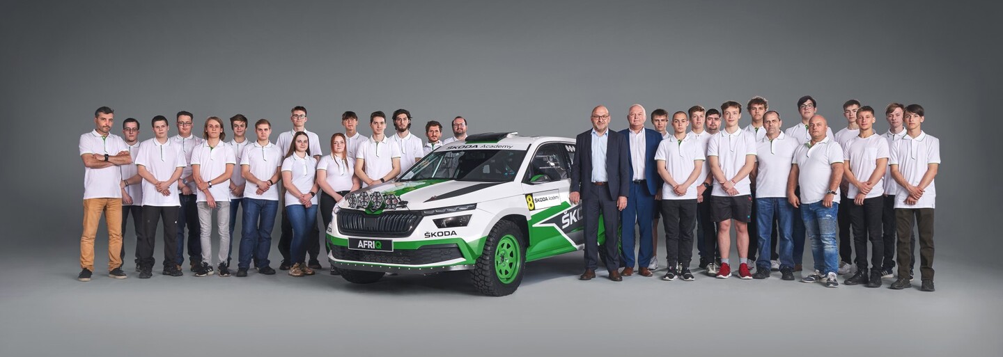 Škoda Afriq je unikátny rely špeciál, ktorý premieňa vzduch na vodu. Stoja za ním českí študenti