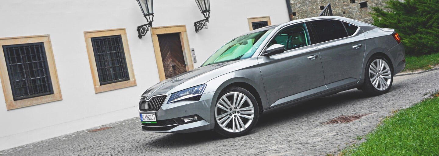 Škoda Superb 2.0 TDI: Z Mladé Boleslavi až na hrad (Test)