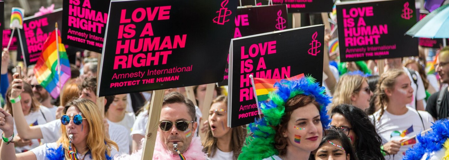 Škola chce po rodičích podepsat prohlášení, že homosexualita je stejný hřích jako incest