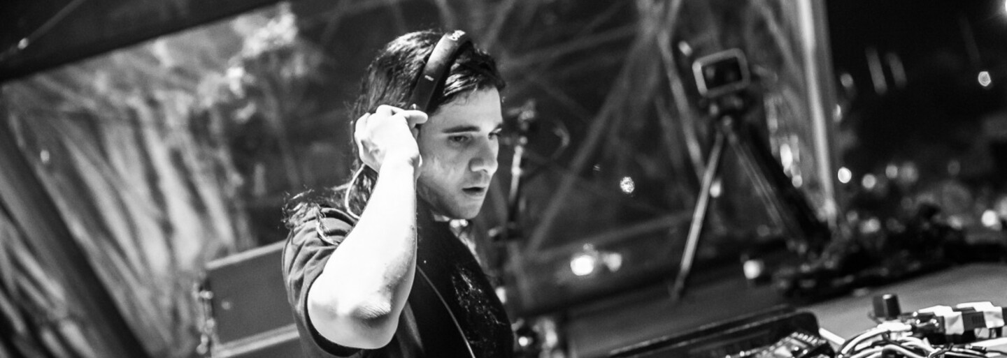 Skrillex se ke konci prázdnin podívá do Prahy. Nech se nalákat videem z místa konání