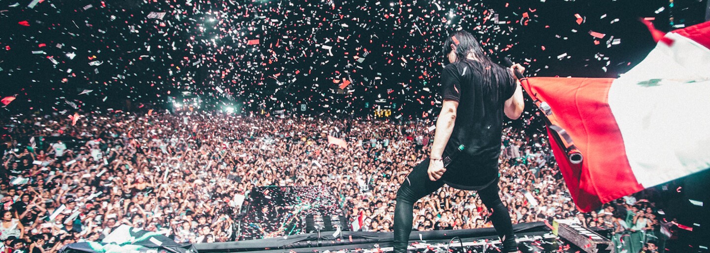 Skrillex se poprvé podívá do Prahy! Pro svou velkolepou show si navíc sám vybral industriální halu Pragovka