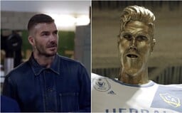 Škuľavý David Beckham s tromi zubami a gigantickým zadkom. Ohavnú sochu na počesť futbalistu museli rozbiť
