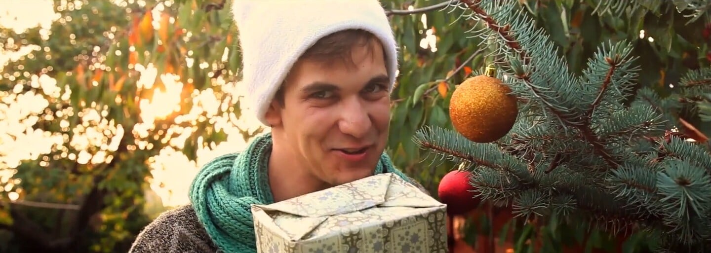 Skupina S Hudbou Vesmírnou sa už chystá na Vianoce, čo ukazuje v novom videoklipe