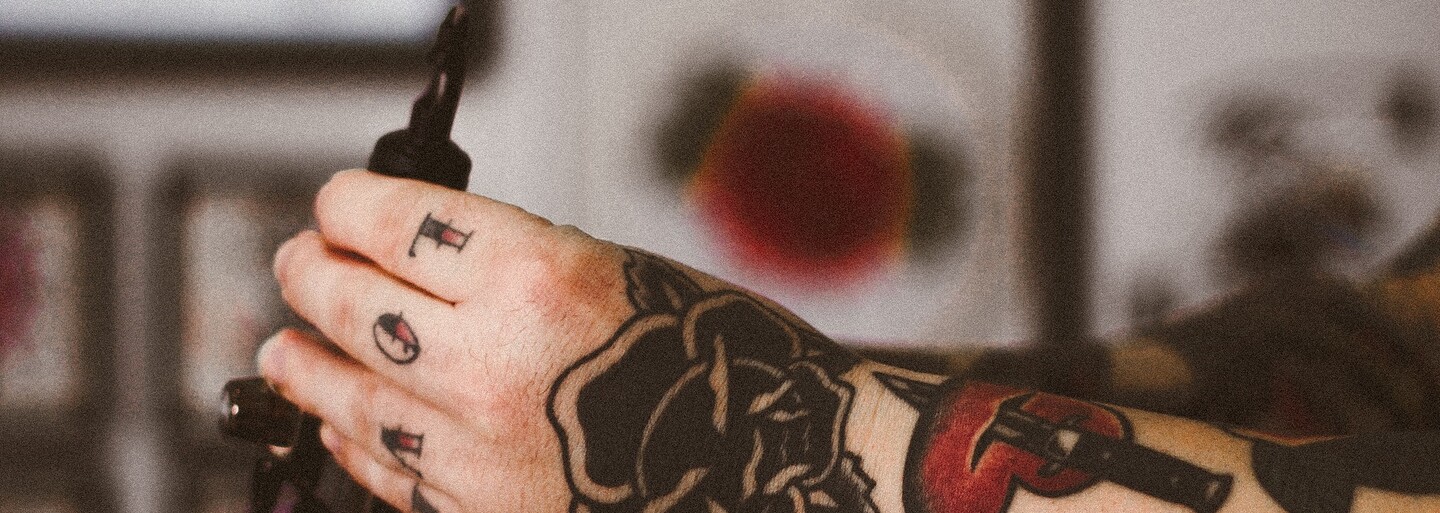 Skutočne si potetovaní ľudia hľadajú prácu ťažšie? Nový výskum ťa možno prekvapí