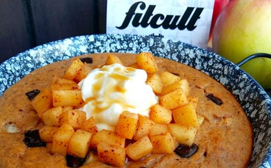 Skvělý koláč bez mouky plný bílkovin. Připravíte ho z cizrny, jablek a čokolády (Recept) Skvělý koláč bez mouky plný bílkovin. Připravíte ho z cizrny, jablek a čokolády (Recept)