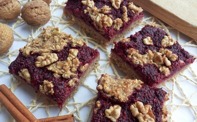 Sladučké ovsené štvorčeky s chia džemom (Recept) Sladučké ovsené štvorčeky s chia džemom (Recept)