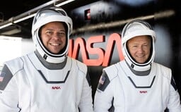 Sleduj naživo astronautov, ktorí sa vracajú s loďou SpaceX. Pristávať budú v Mexickom zálive