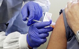 Slováci, ktorí neveria očkovaniu, by sa nedali zaočkovať ani proti koronavírusu, ukazuje prieskum SAV