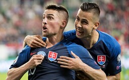 Slováci môžu postúpiť na EURO 2020, aj keď skončia v skupine tretí. Cesta vedie cez inú súťaž