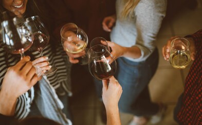 Slováci pred Vianocami míňajú desatinu svojho celoročného rozpočtu na potraviny, najviac však zaplatia za alkohol Slováci pred Vianocami míňajú desatinu svojho celoročného rozpočtu na potraviny, najviac však zaplatia za alkohol