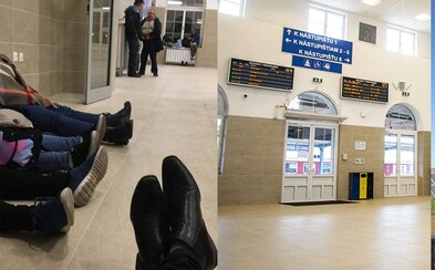 Slováci sedia v bratislavskej čakárni za takmer 1 milión eur stále na podlahe, nové sedadlá by si tam hľadal márne Slováci sedia v bratislavskej čakárni za takmer 1 milión eur stále na podlahe, nové sedadlá by si tam hľadal márne