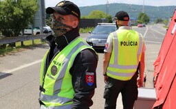 Slovák, ktorý na smrť dobodal vlastnú družku, prosil susedov, nech volajú políciu. Nevraždil pritom prvýkrát