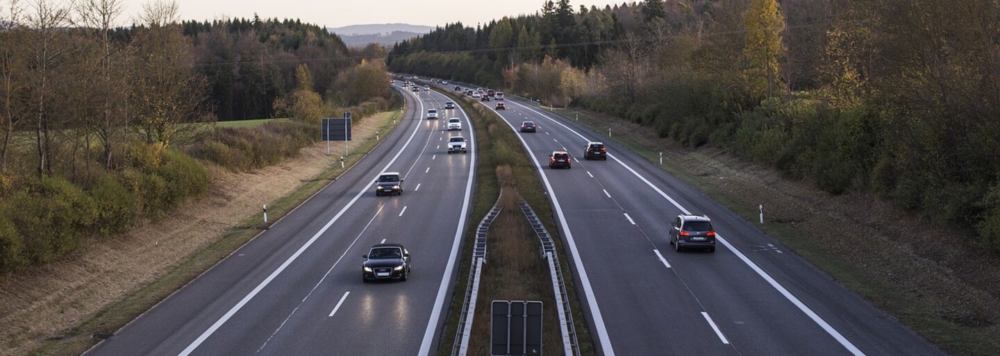 Slovák letel rýchlosťou 122 km/h po meste v Bratislave. Pokutu vo výške 600 eur vytiahol z vrecka hneď na mieste