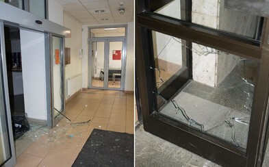 Slovák vtrhol do banky a v amoku rozbíjal dvere aj kancelárske zariadenie. Polícia zisťuje, čo spustilo jeho záchvat Slovák vtrhol do banky a v amoku rozbíjal dvere aj kancelárske zariadenie. Polícia zisťuje, čo spustilo jeho záchvat