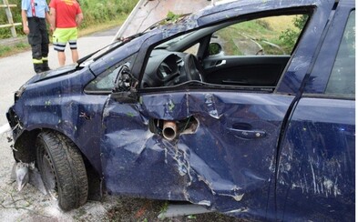 Slovákov v aute skoro prebodla tyč. Hrozivý záber pripomína horor Nezvratný osud Slovákov v aute skoro prebodla tyč. Hrozivý záber pripomína horor Nezvratný osud