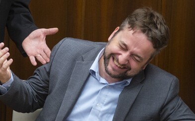Slovenská akadémia vied považuje Blahove statusy za neprijateľné, neetické a dehonestujúce. Poslanca žiada, aby dal výpoveď Slovenská akadémia vied považuje Blahove statusy za neprijateľné, neetické a dehonestujúce. Poslanca žiada, aby dal výpoveď