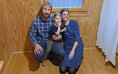Slovenská rodina žije tri roky vo vlastnoručne postavenom tiny house. Čo by na ňom zmenili a aké rady majú pre začiatočníkov?
