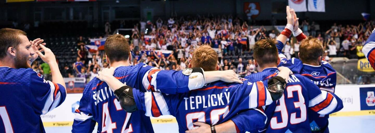 Slovenskí hokejbalisti sú majstrami sveta! V napínavom finále porazili Kanadu a bez jedinej prehry ovládli šampionát