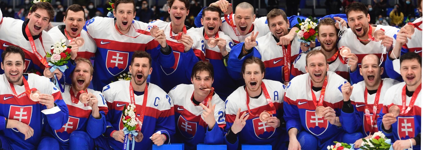 Slovenskí hokejisti budú po príchode na Slovensko oslavovať s fanúšikmi. Okružnú jazdu kabriobusom zavŕšia na Námestí SNP