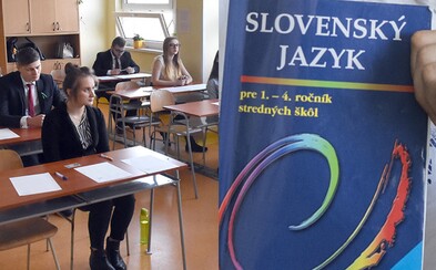 Slovenskí maturanti svoj materinský jazyk veľmi dobre neovládajú. Výsledky ukázali medziročný prepad, ale zachraňovala ich matematika Slovenskí maturanti svoj materinský jazyk veľmi dobre neovládajú. Výsledky ukázali medziročný prepad, ale zachraňovala ich matematika
