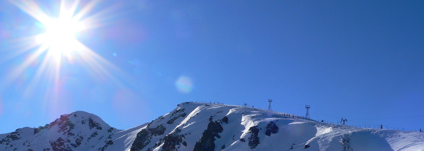 Slovenskí ochranári posielajú ironický pozdrav z obrovskej pohľadnice. Nízke Tatry sa menia na veľké rúbanisko