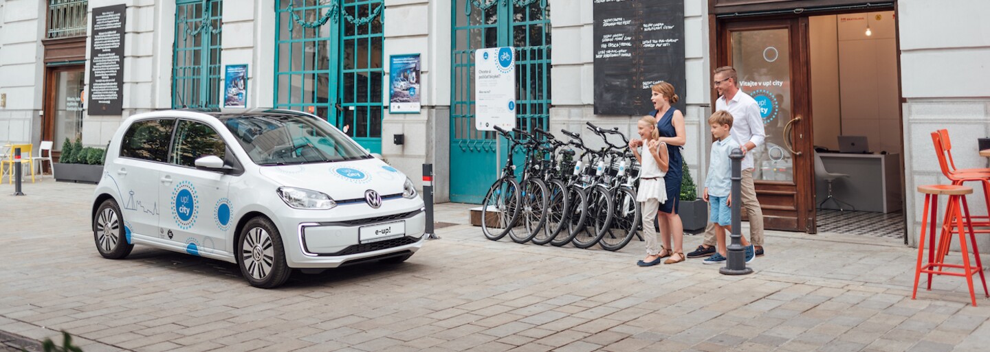 Slovensko posúva dopredu ďalší domáci projekt! V Bratislave si môžeš prenajať elektromobil a svoje auto tak nechať doma