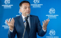 Slovensko v ďalšom roku pravdepodobne čaká recesia a inflácia až na úrovni 22 %, predpovedá guvernér NBS Peter Kažimír 