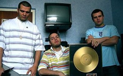 Slovenský rap v plienkach: Ako Kontrafakt rozpútal v roku 2005 šialenstvo menom Murdardo Mulano Tour Slovenský rap v plienkach: Ako Kontrafakt rozpútal v roku 2005 šialenstvo menom Murdardo Mulano Tour