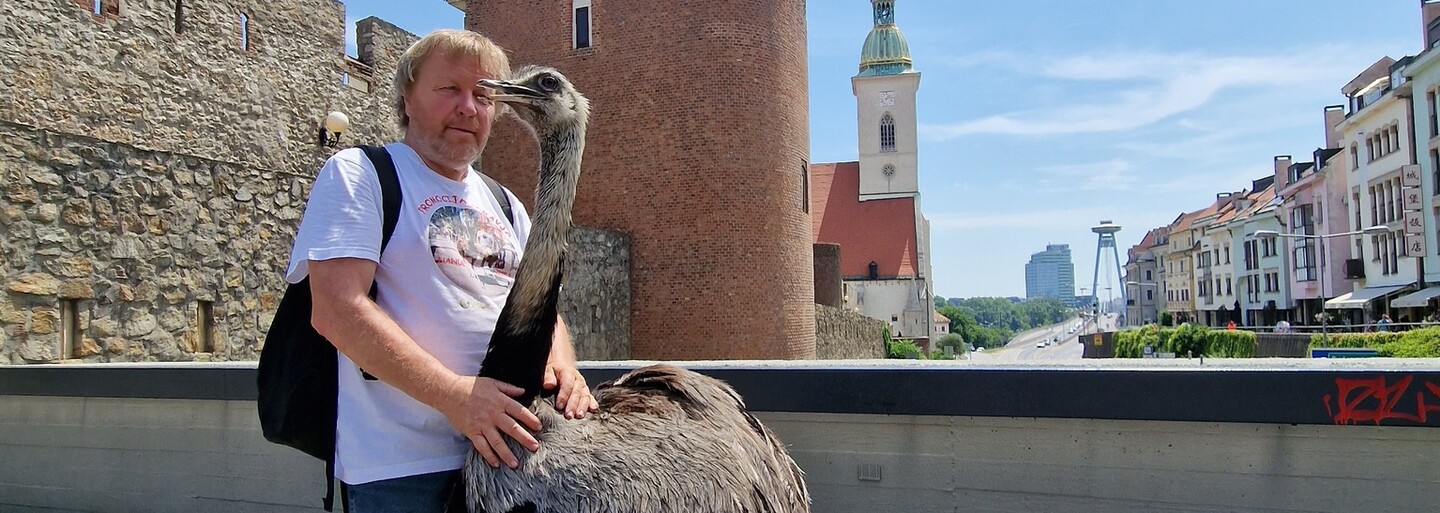 Slovinec s vtákom nandu exkluzívne pre Refresher: Najviac sa nám páčilo UFO, chystáme sa spolu aj na Eiffelovku (Rozhovor)