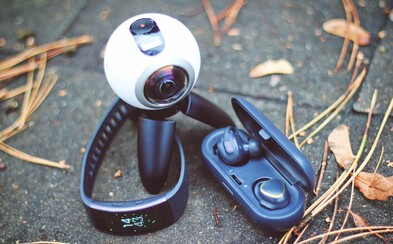 Smartphone, smartband, bezdrátová sluchátka i 360stupňová kamera. Jaký je high-end ekosystém od Samsungu? (Test) Smartphone, smartband, bezdrátová sluchátka i 360stupňová kamera. Jaký je high-end ekosystém od Samsungu? (Test)