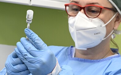 Smrť 38-ročnej učiteľky zrejme nemá priamy súvis s očkovaním, tvrdí ŠÚKL. Pokračuje však v skúmaní prípadu Smrť 38-ročnej učiteľky zrejme nemá priamy súvis s očkovaním, tvrdí ŠÚKL. Pokračuje však v skúmaní prípadu