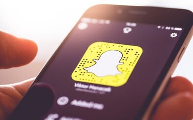 Snapchat uspořádal novoroční večírek za 84 milionů, jeho účastníkům ale zakázal snapovat. Své momentky proto sdíleli na Instagramu Snapchat uspořádal novoroční večírek za 84 milionů, jeho účastníkům ale zakázal snapovat. Své momentky proto sdíleli na Instagramu