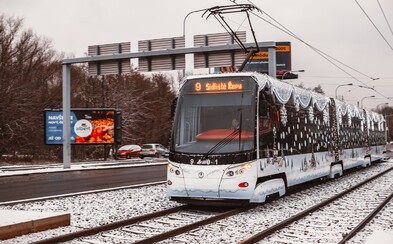 Sněhová pokrývka probudila Česko. Řidiče překvapila, ČHMÚ vydal výstrahu i na další dny Sněhová pokrývka probudila Česko. Řidiče překvapila, ČHMÚ vydal výstrahu i na další dny