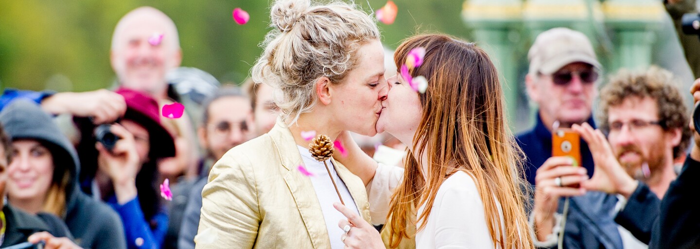 Sněmovna odmítla posílit práva homosexuálních párů. Rozhodovala o pěstounské péči