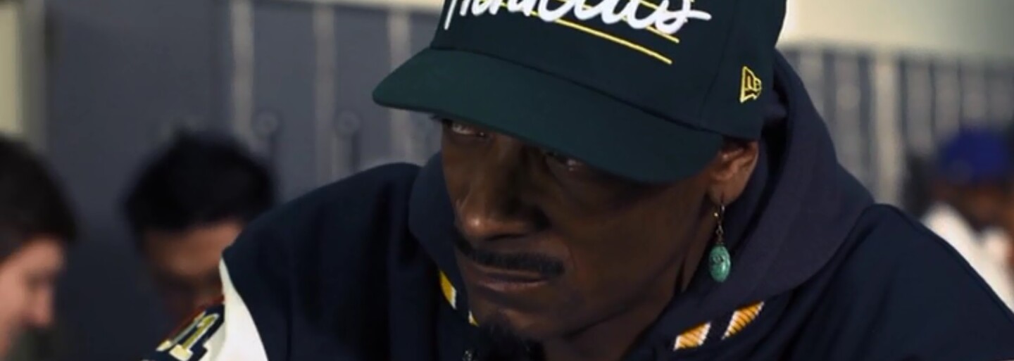Snoop Dogg pri natáčaní tajne vymenil McCounagheymu rekvizitnú marihuanu za svoju odrodu