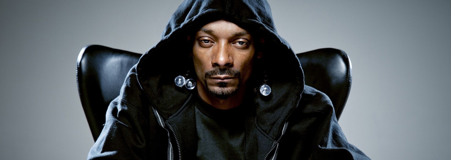 Snoop Dogg vyslechl fanoušky a nahrál úvodní díl svého seriálu. Komentuje v něm souboj veverky s hadem