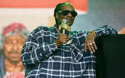 Snoop Dogg vzdáva za všetky svoje úspechy poctu len sebe. Vydáva nový album s 22 skladbami