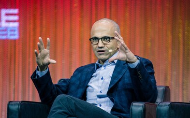 Softvérového giganta zmenil na konkurenta Applu. Satya Nadella a jeho transformácia Microsoftu Softvérového giganta zmenil na konkurenta Applu. Satya Nadella a jeho transformácia Microsoftu