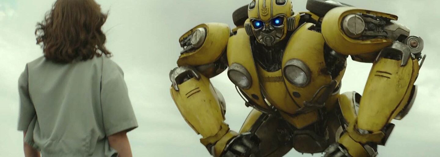 Sólovka Bumblebeeho vlieva svetu Transformers vo výbornej akčnej ukážke do žíl novú energiu