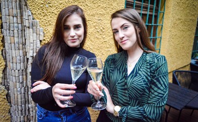 Someliérky Dominika a Kristína Kupcové: Muži nás podceňujú, tvária sa, že čo môžeme ako mladé baby vedieť o víne Someliérky Dominika a Kristína Kupcové: Muži nás podceňujú, tvária sa, že čo môžeme ako mladé baby vedieť o víne