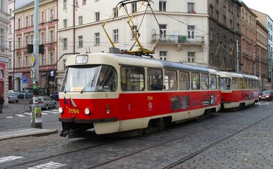 Soud osvobodil mladíky, kteří měli loni napadnout černocha v tramvaji Soud osvobodil mladíky, kteří měli loni napadnout černocha v tramvaji