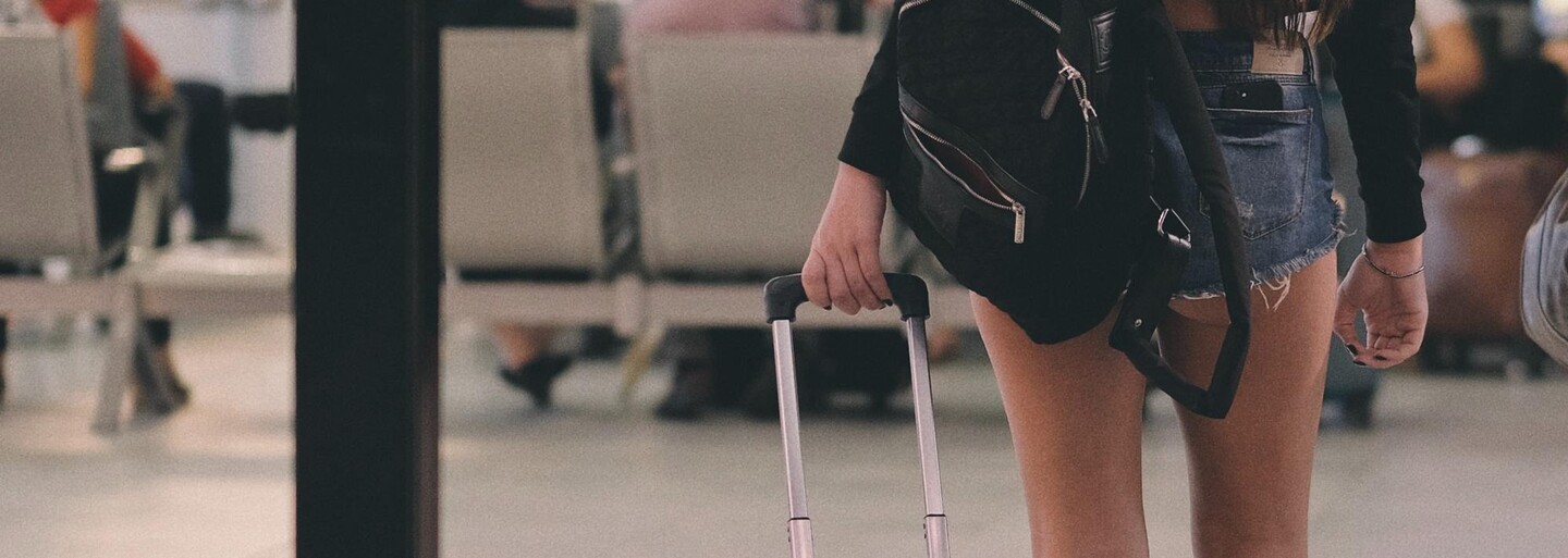Soud zrušil povinnou samoizolaci po návratu ze zemí s vysokým rizikem nákazy