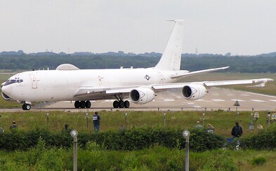 Speciální Boeing měl odolat jaderné válce, zničil ho ale pták Speciální Boeing měl odolat jaderné válce, zničil ho ale pták
