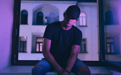Zpěvák a raper Calin z Comebackgangu představuje novinku MED, na níž dokazuje své hudebnické schopnosti Zpěvák a raper Calin z Comebackgangu představuje novinku MED, na níž dokazuje své hudebnické schopnosti