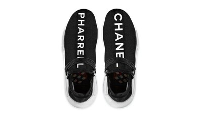 Spevák Pharrell Williams a značka adidas pravdepodobne spojili sily s francúzskym módnym dómom Chanel Spevák Pharrell Williams a značka adidas pravdepodobne spojili sily s francúzskym módnym dómom Chanel