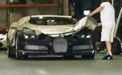 Špionážna fotka odhaľuje prednú časť nového Bugatti. Chiron sa podobá na svojho predchodcu, ale pôjde o úplne iné auto Špionážna fotka odhaľuje prednú časť nového Bugatti. Chiron sa podobá na svojho predchodcu, ale pôjde o úplne iné auto