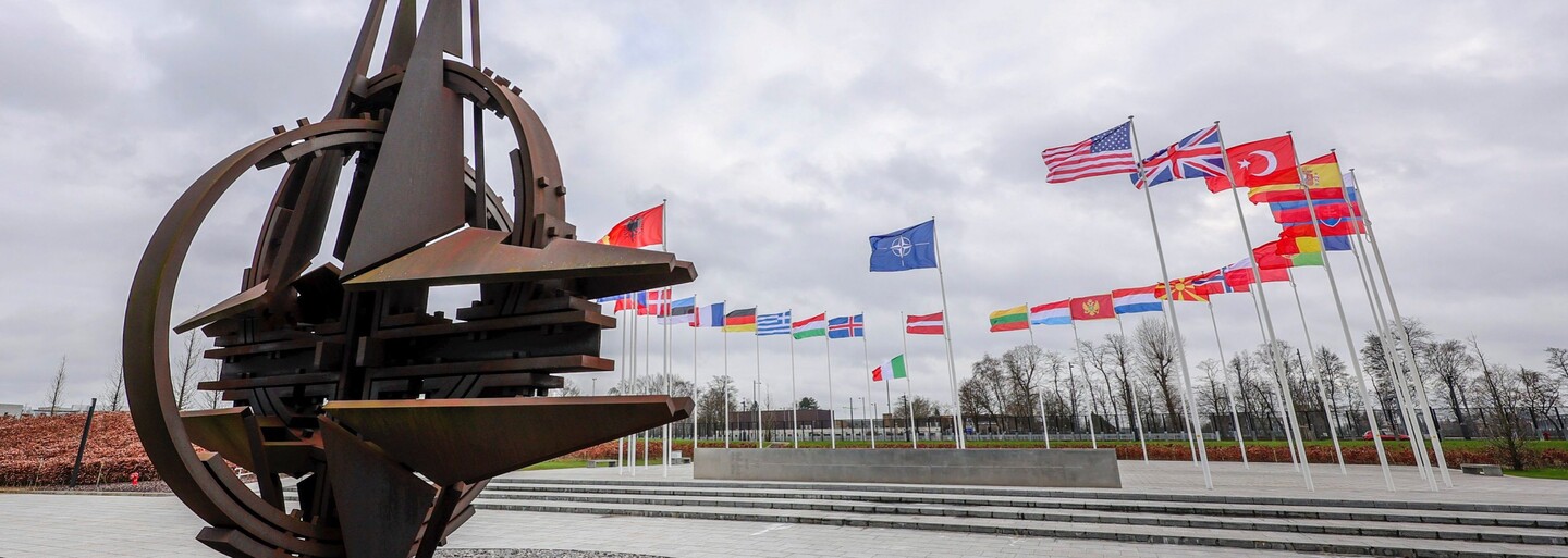 Spojenci podpísali prístupové protokoly Fínska a Švédska o vstupe do NATO. Je to historická chvíľa, povedal Jens Stoltenberg