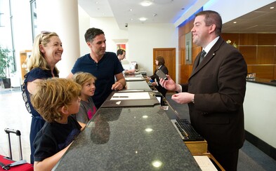 Společnost Booking.com musí v Česku za protisoutěžní jednání zaplatit skoro 8,5 milionu korun Společnost Booking.com musí v Česku za protisoutěžní jednání zaplatit skoro 8,5 milionu korun