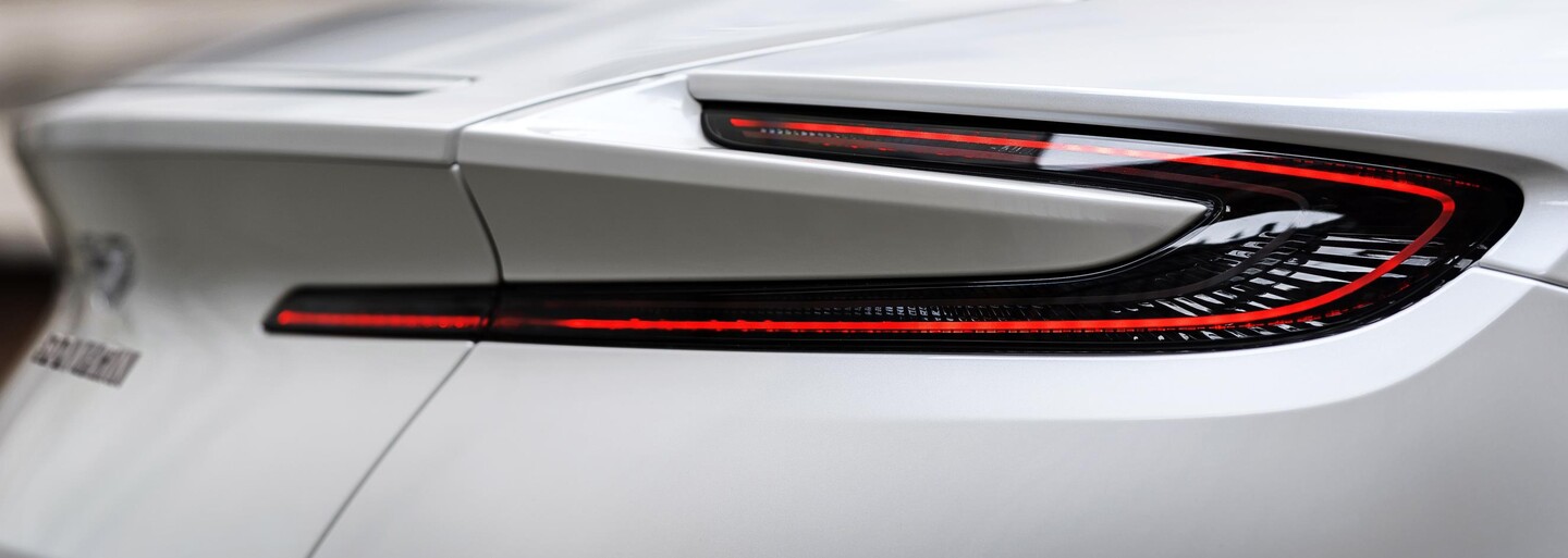 Spolupráce značek Aston Martin a AMG přináší nové ovoce. Půvabná DB11 dostala německou V8